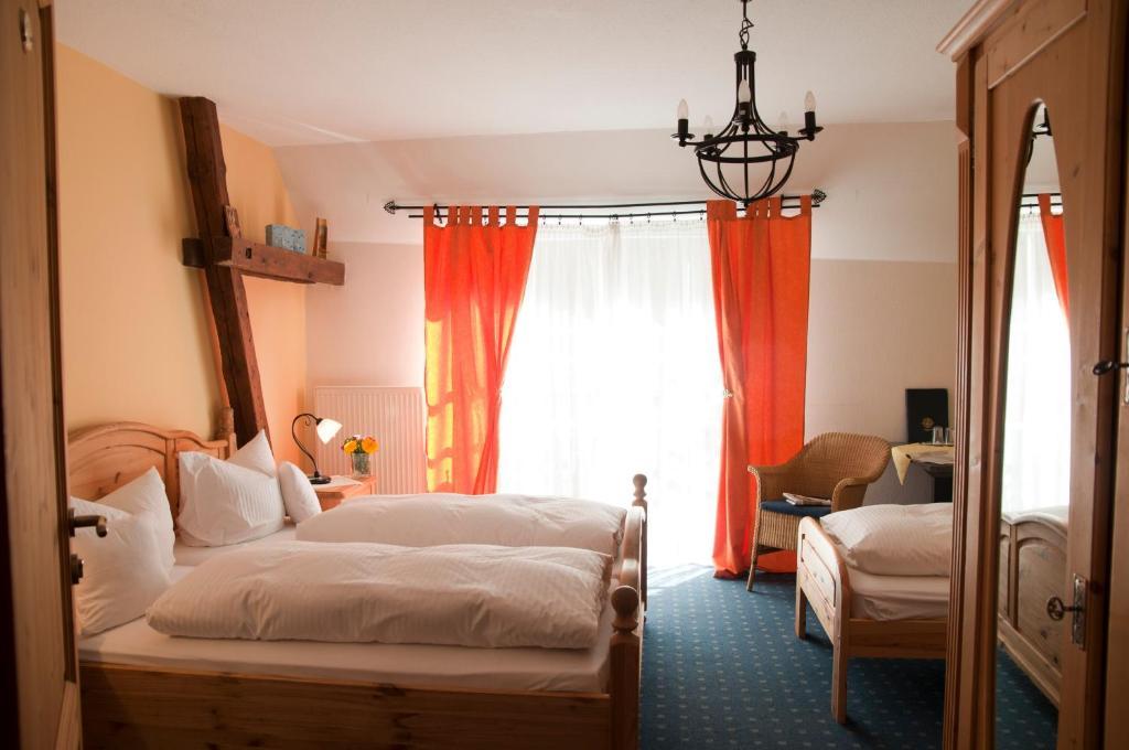 Hotel Schuberths Am Markt Buttenheim الغرفة الصورة